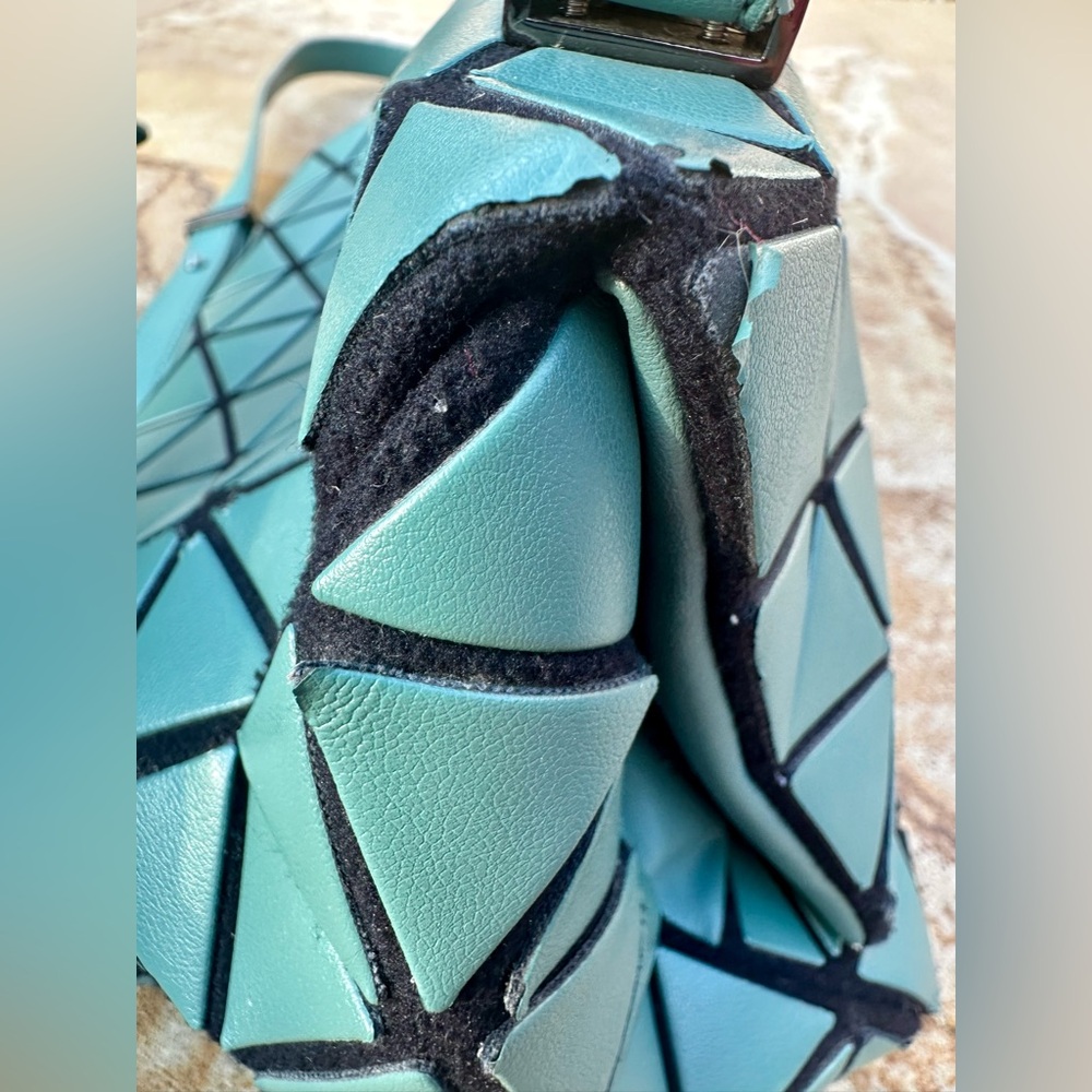 ISSEY MIYAKE Bao Bao✨Pyramid Crossbody Shoulder Bag ✨Matte Finish ✨Blue | Green - Picture 9 of 17